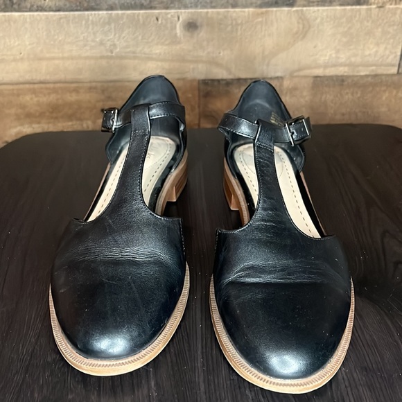 Clarks Taylor Palm T Strap Mary Jane Leather Flats 8.5 - Picture 2 of 8